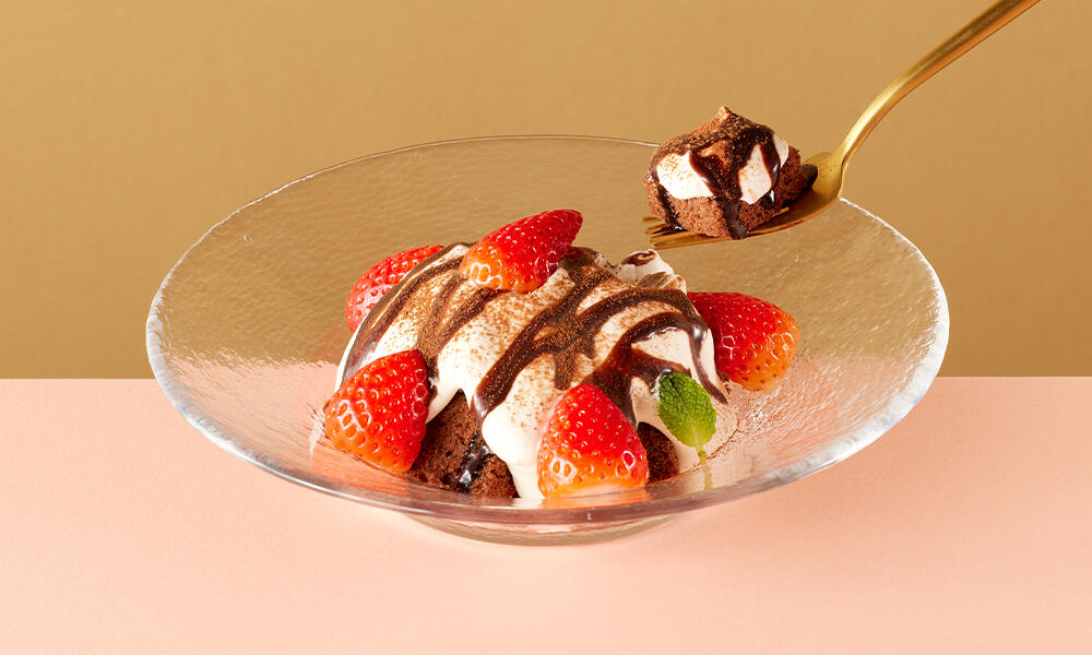 いちごとふわとろホイップのチョコケーキ